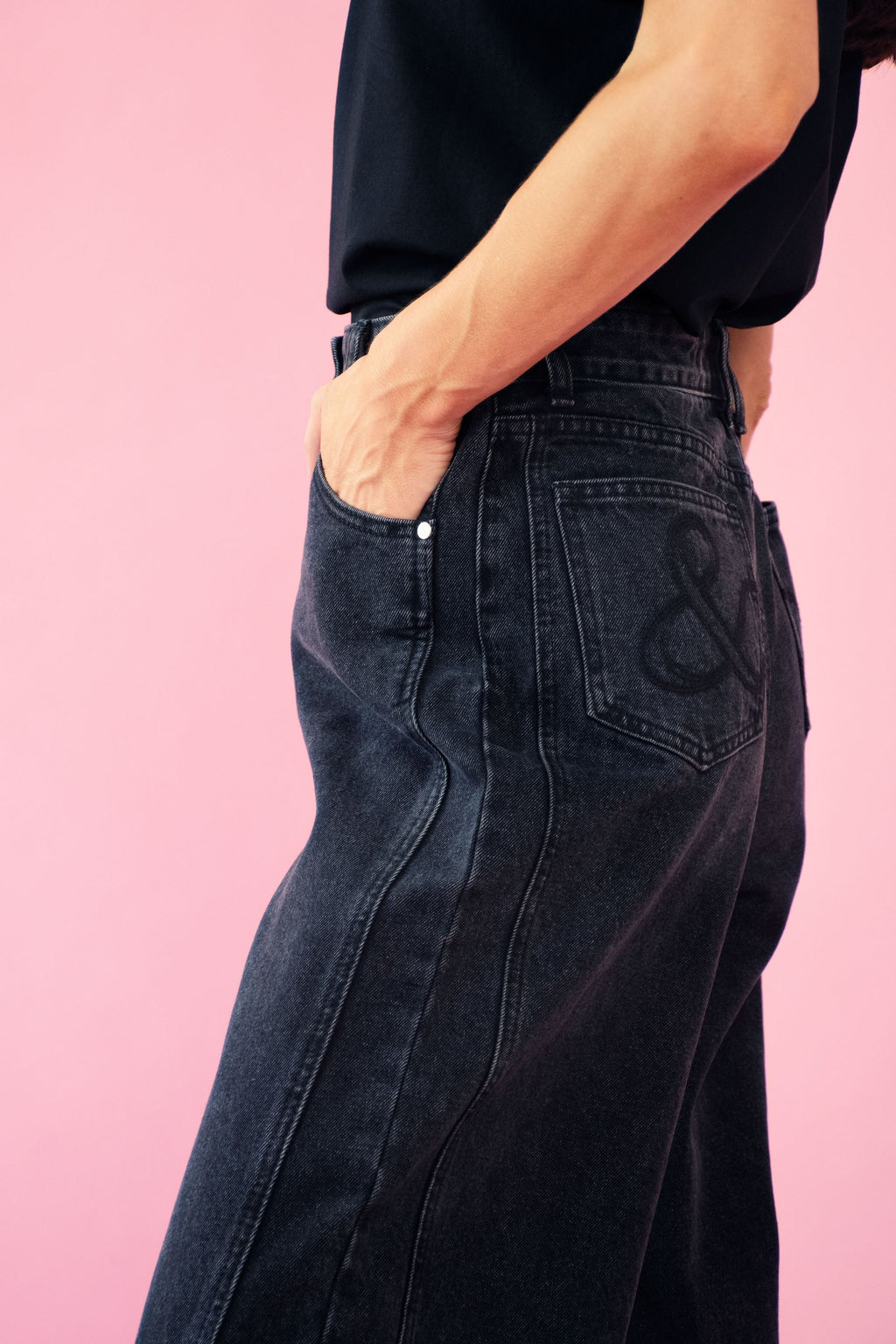 Embroidered Barrel-Leg Black Jeans
