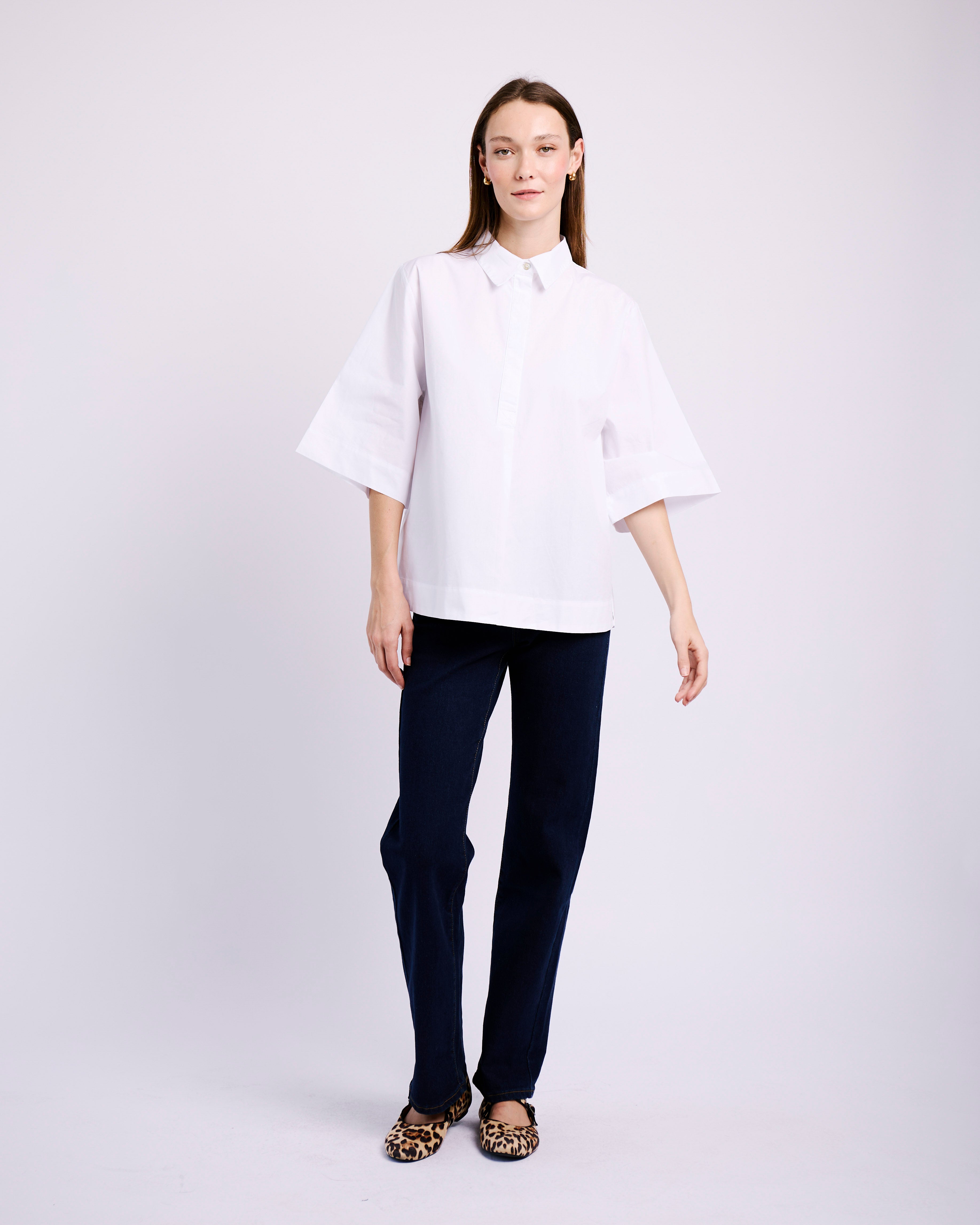 Classic Embroidery Straight Jeans