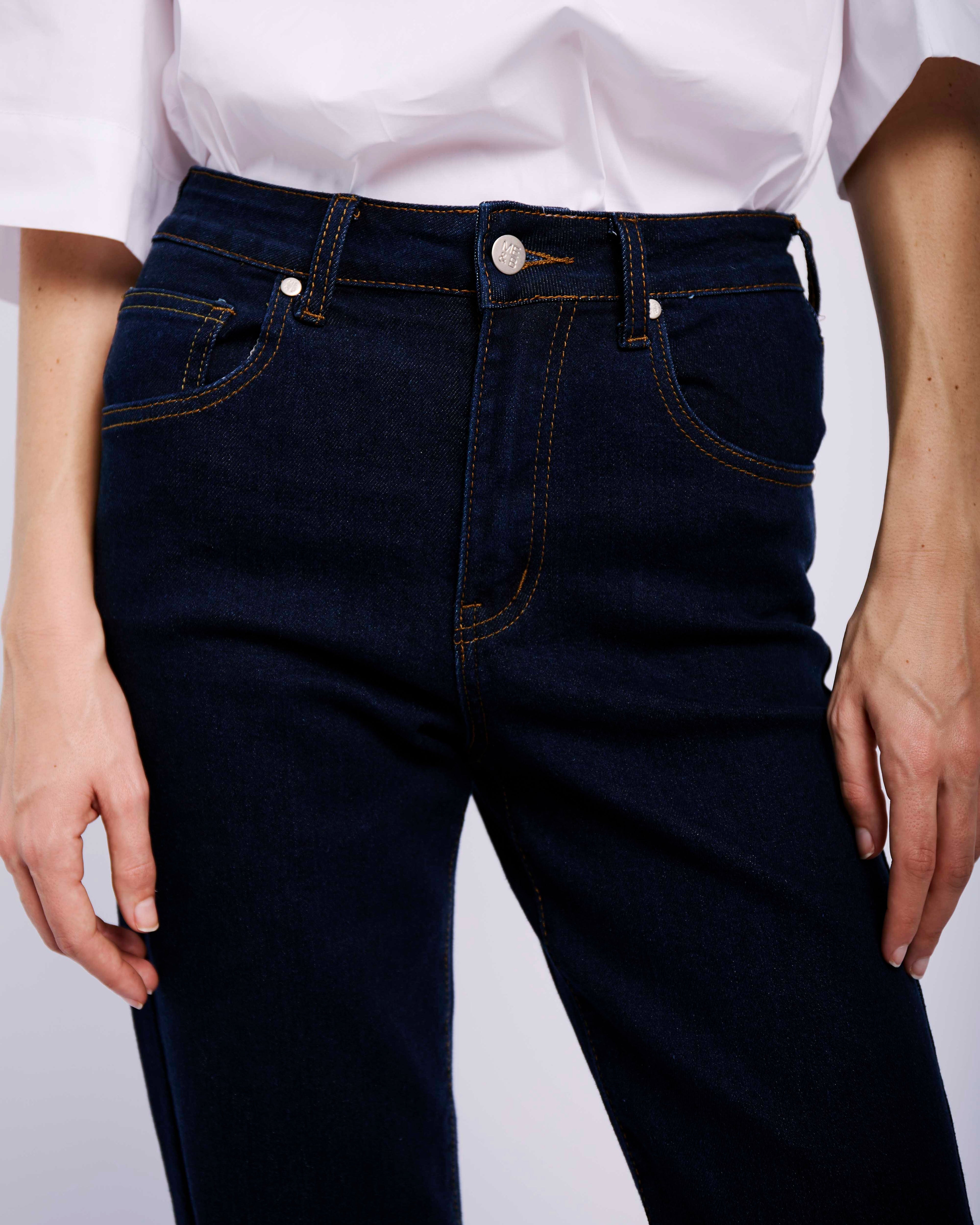 Classic Embroidery Straight Jeans